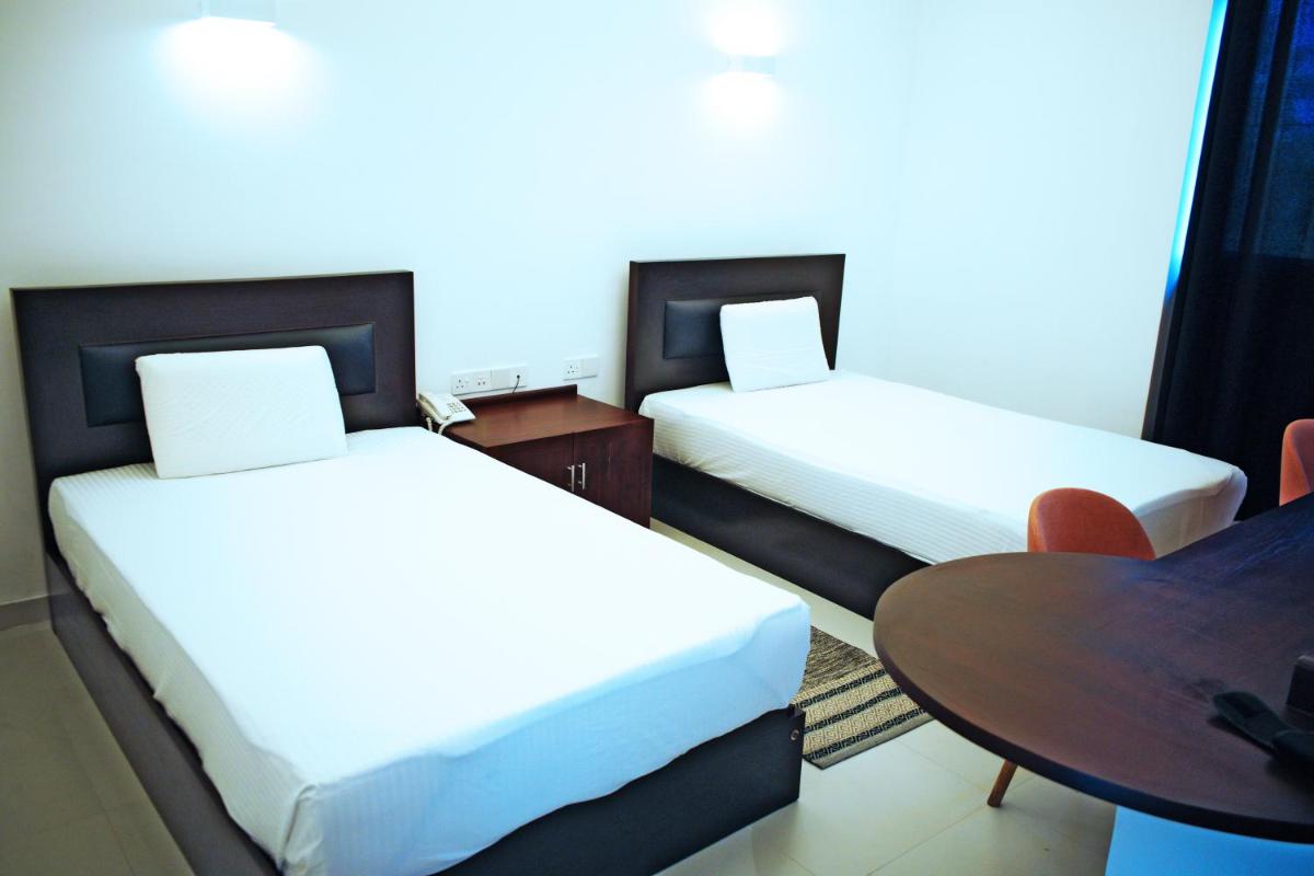 Hotel Senondra - Housity
