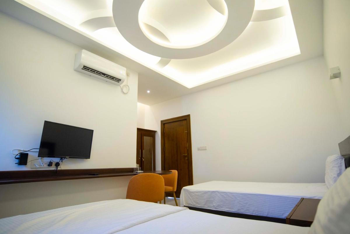 Hotel Senondra - Housity