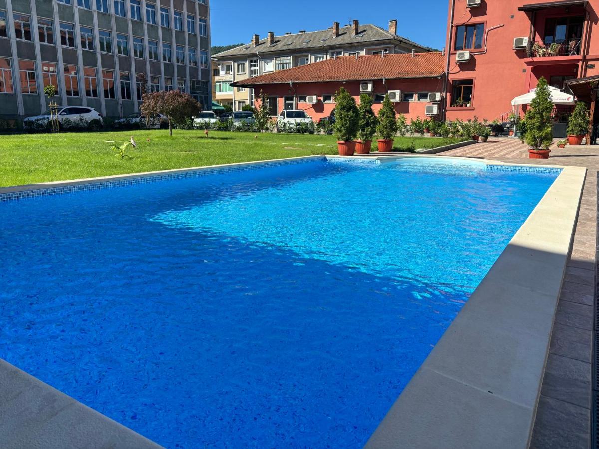 Hotel Rai - Hizvo
