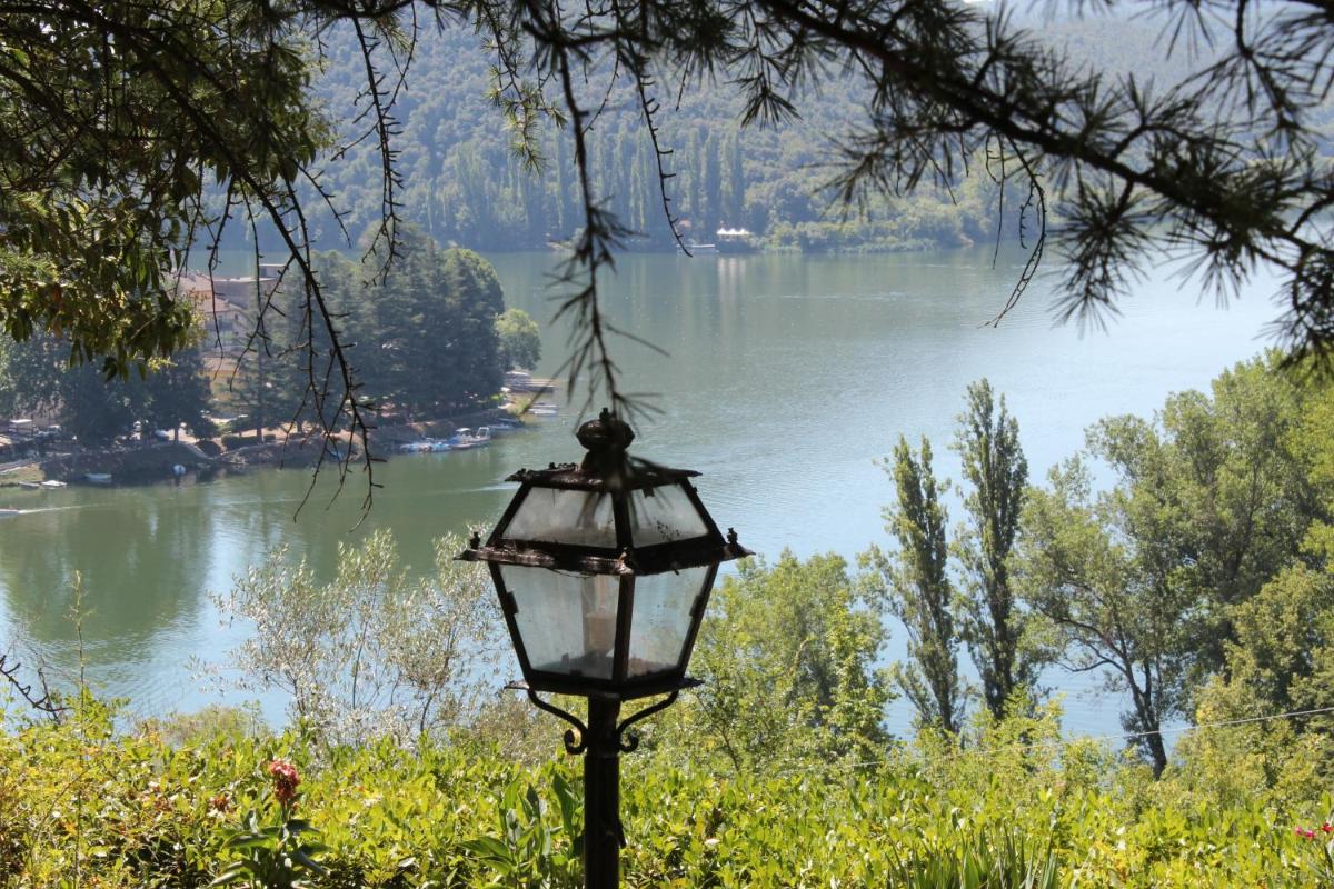 Villa Orio Lake Piediluco - Housity
