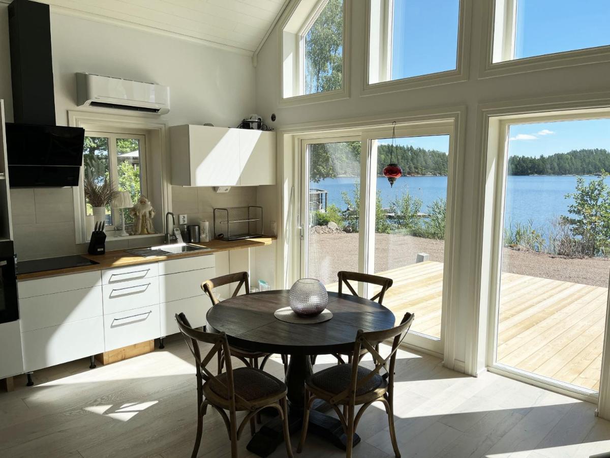 Newly built cottage located on lake plot next to Lake Flaten outside Virserum - Housity