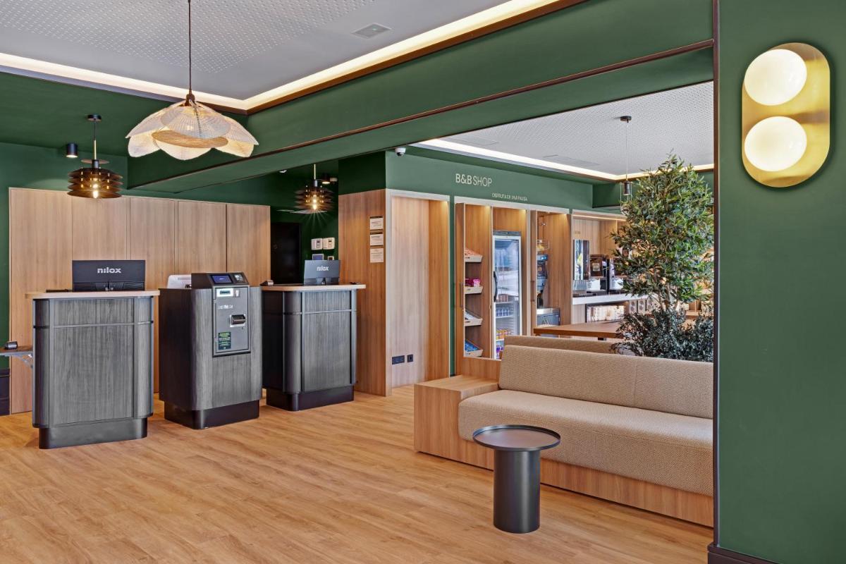 B&B HOTEL Santiago Milladoiro - Housity