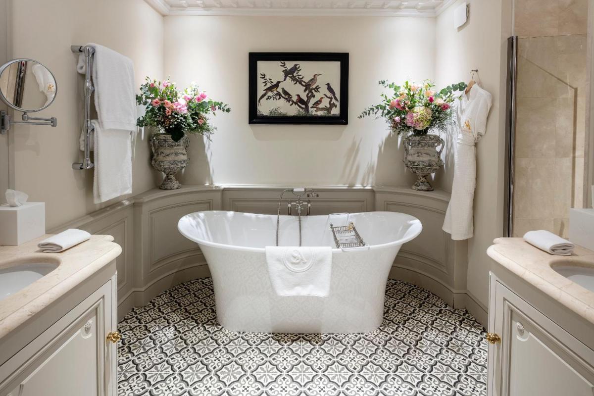 Salle de bains dans l'établissement Villa Saint-Ange