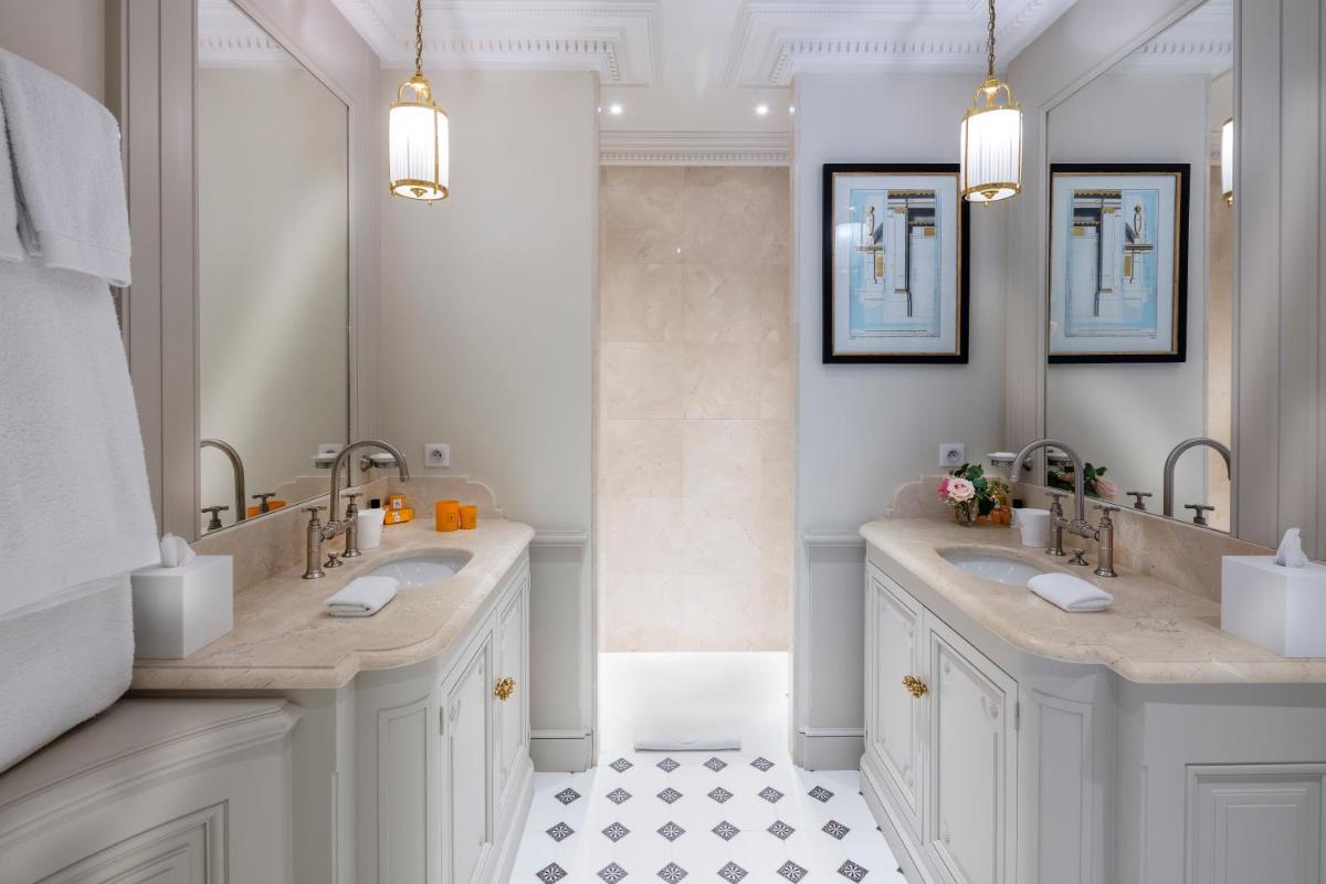 Salle de bains dans l'établissement Villa Saint-Ange