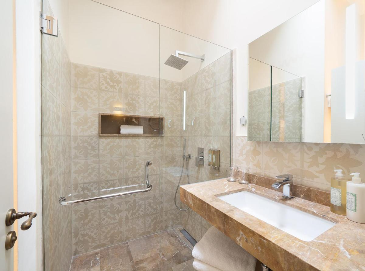 Un baño de Hotel & Restaurant Jardi d'Artà