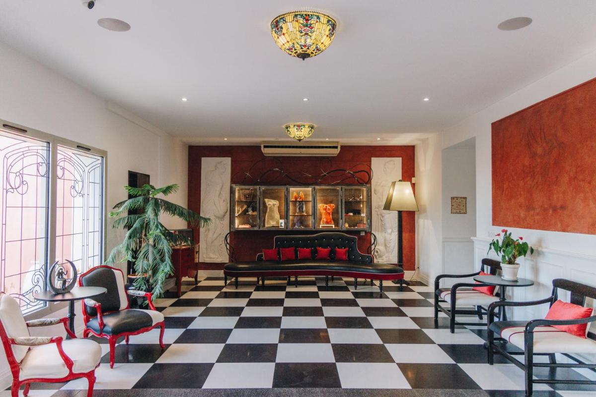 Coin salon dans l'établissement Hôtel Liberata & Spa