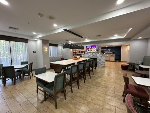 Hampton by Hilton Brattleboro - Housity