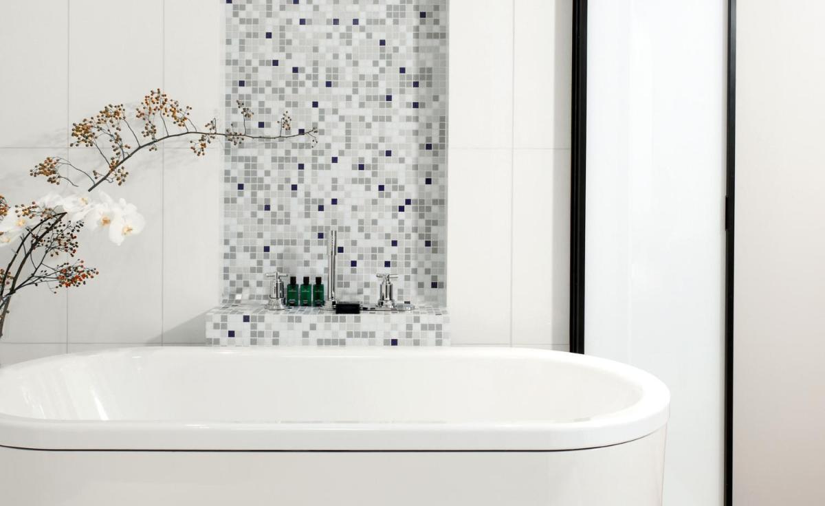 Salle de bains dans l'établissement Sofitel Paris Arc De Triomphe