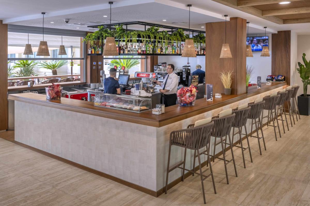 Clientes alojados en GHT Oasis Tossa & Spa