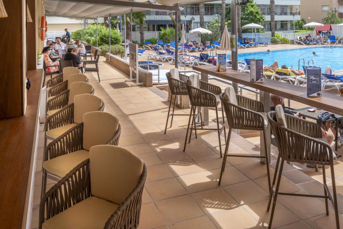 Piscina en o cerca de GHT Oasis Tossa & Spa