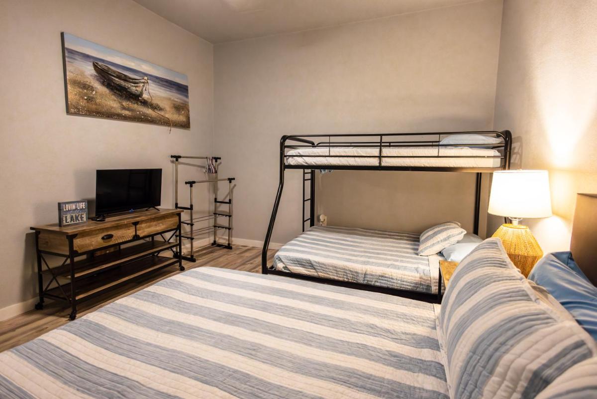 Lake Travis Lakefront Retreat - Hot tub - Boat Ramp - Lakeside Parks - Housity