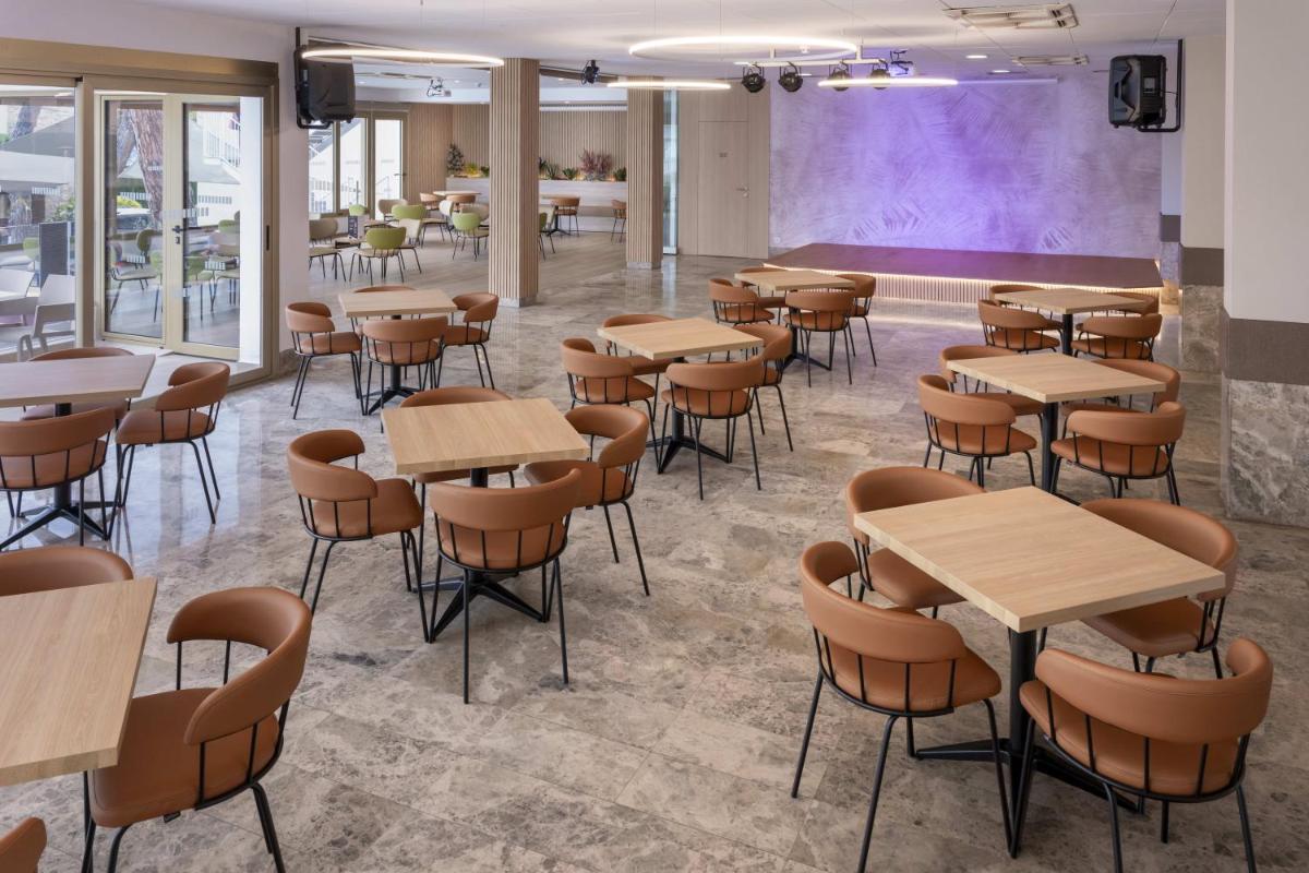Un restaurante o sitio para comer en GHT Costa Brava & Spa