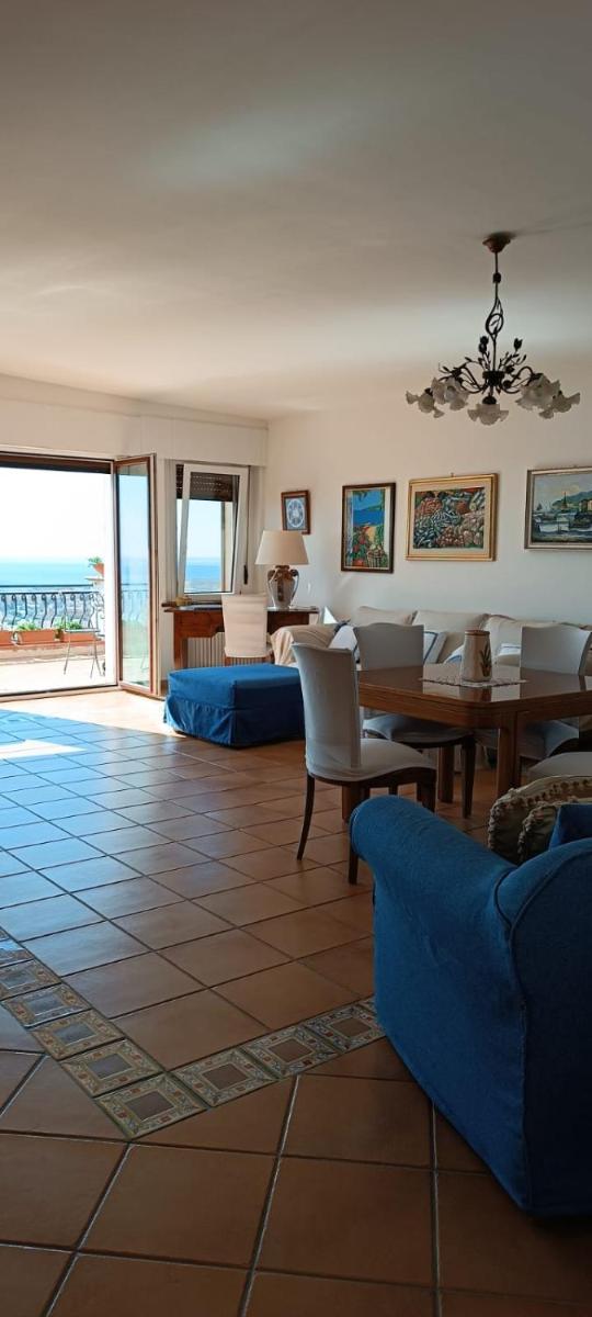 VelaLatina Residence B&B Soverato - Camera Maestrale & Camera Tramontana - Housity