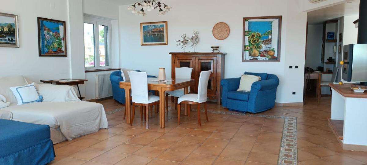 VelaLatina Residence B&B Soverato - Camera Maestrale & Camera Tramontana - Housity