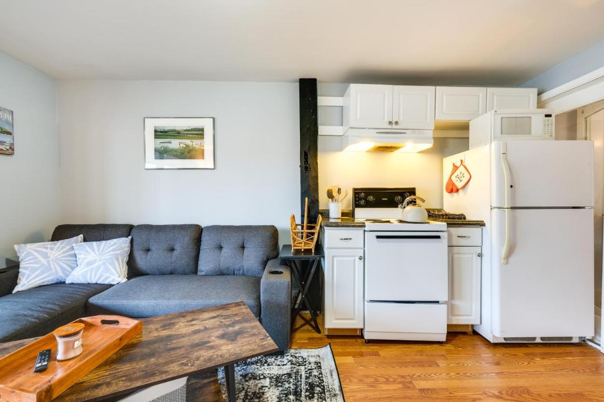 Cozy Water-View Apt in the Heart of Downtown! - Housity
