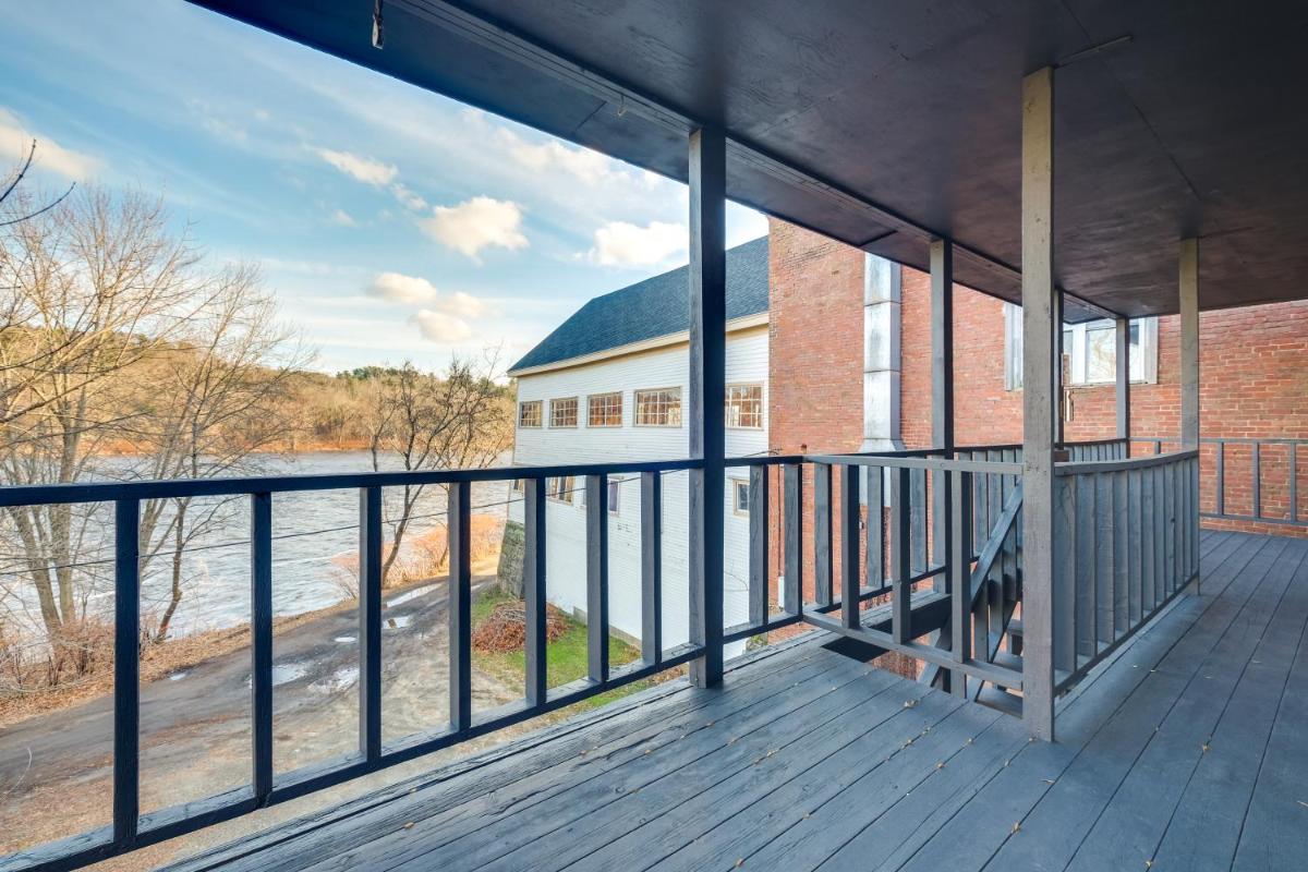 Cozy Water-View Apt in the Heart of Downtown! - Housity