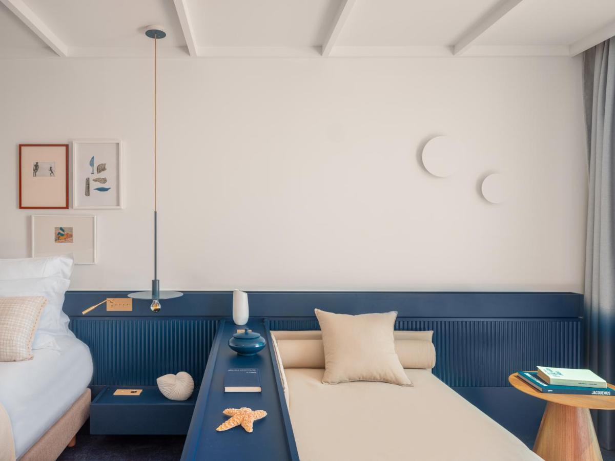 Un ou plusieurs lits dans un hébergement de l'établissement Bleu Hôtel & Spa