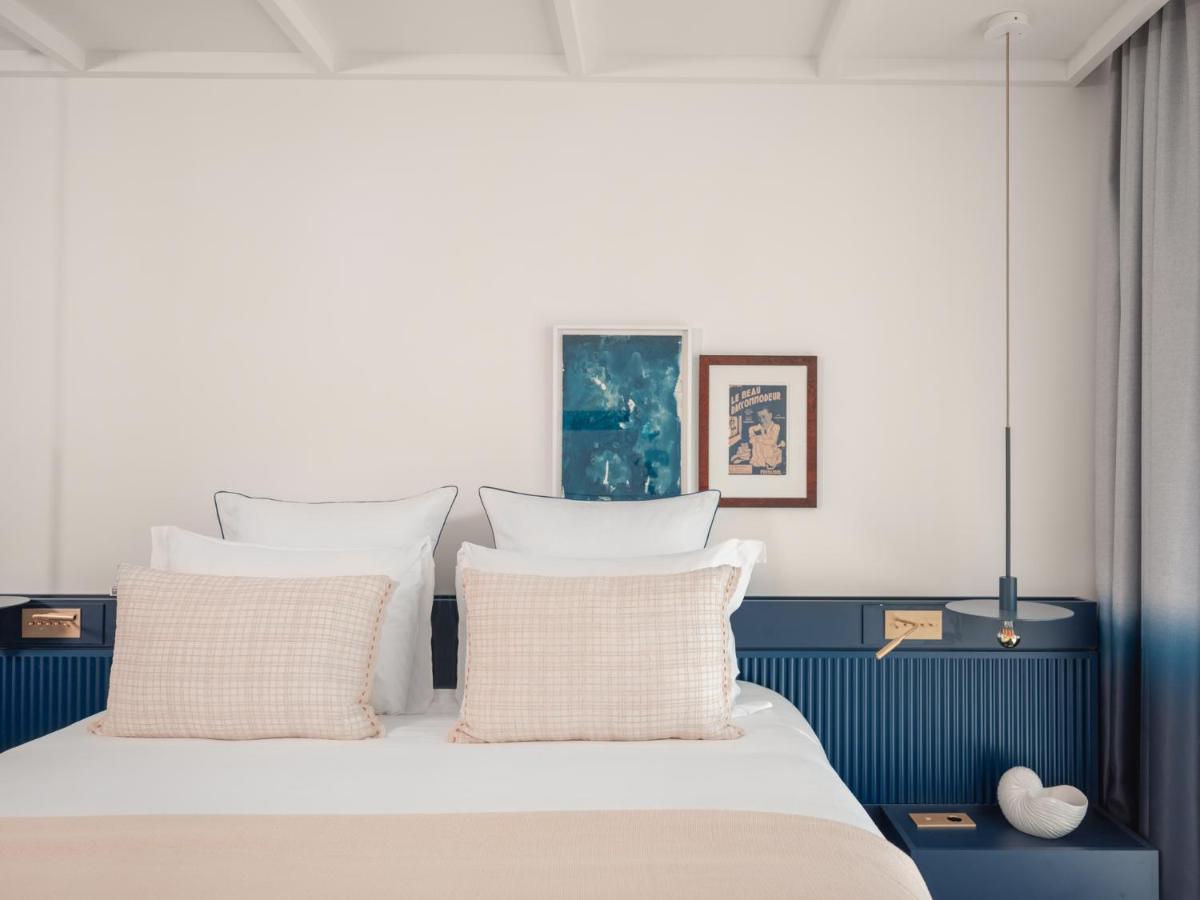 Un ou plusieurs lits dans un hébergement de l'établissement Bleu Hôtel & Spa
