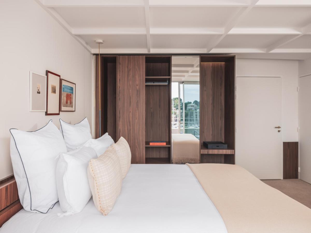 Un ou plusieurs lits dans un hébergement de l'établissement Bleu Hôtel & Spa