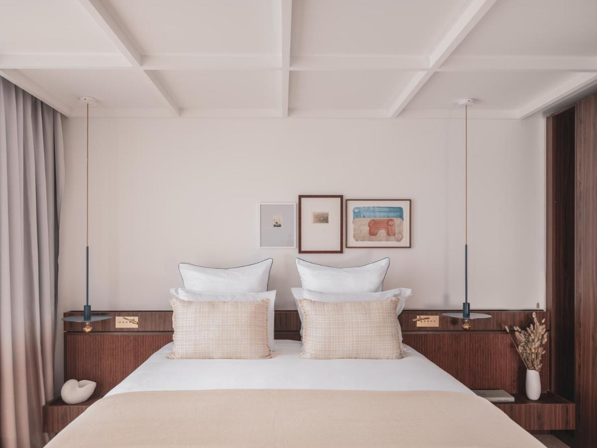 Un ou plusieurs lits dans un hébergement de l'établissement Bleu Hôtel & Spa