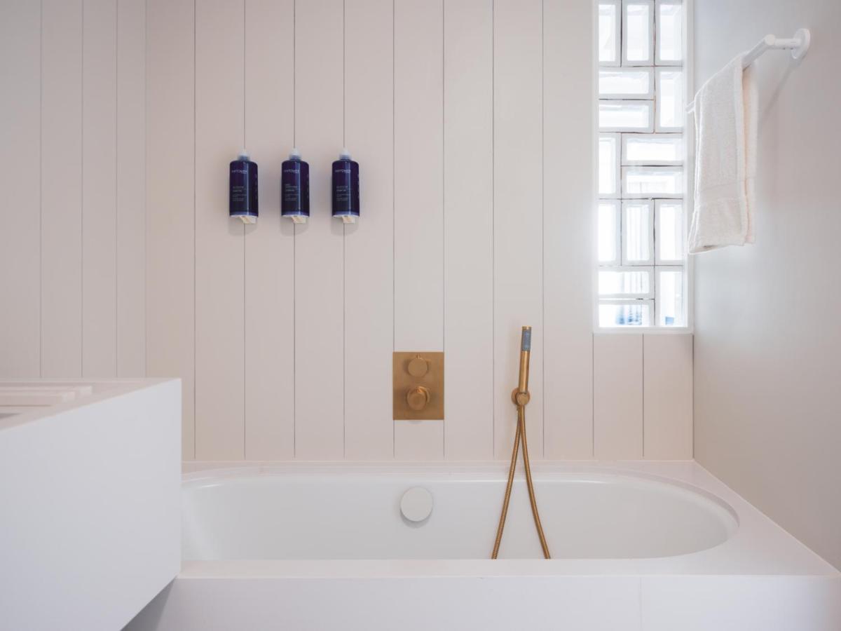 Salle de bains dans l'établissement Bleu Hôtel & Spa