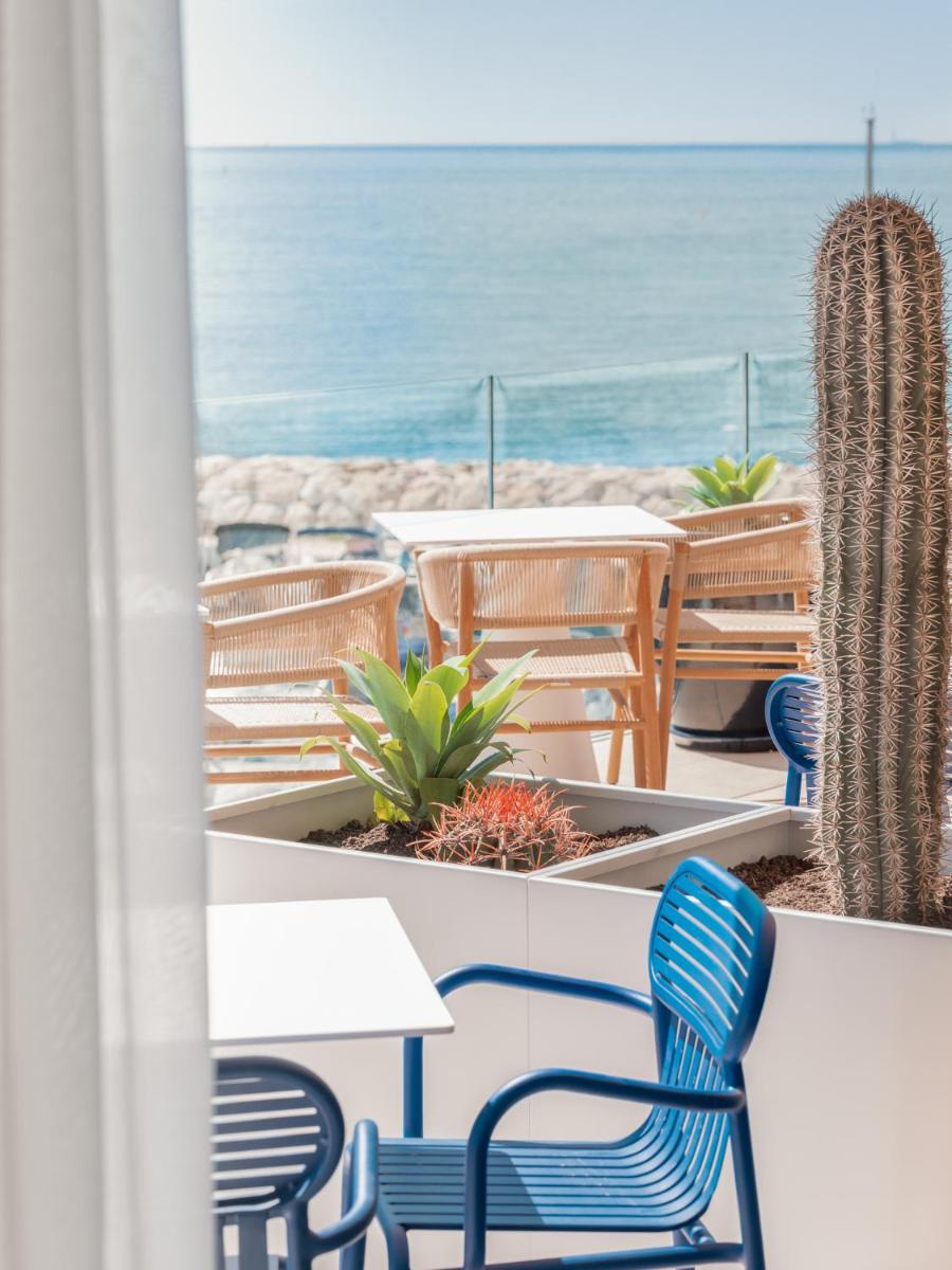 Vue générale sur la mer ou vue sur la mer prise depuis l'hôtel