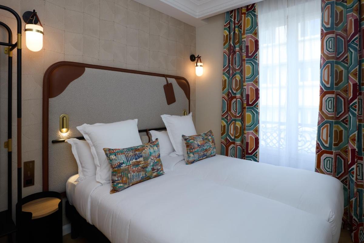 Un ou plusieurs lits dans un hébergement de l'établissement Hôtel Hiro Paris