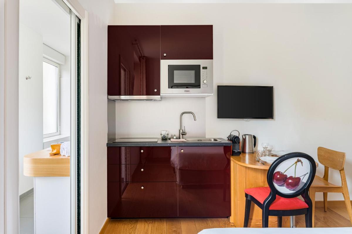 Cuisine ou kitchenette dans l'établissement Villa Elisa M