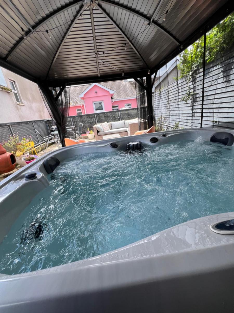 Portaferry Waterfront Townhouse with Hot Tub - Housity