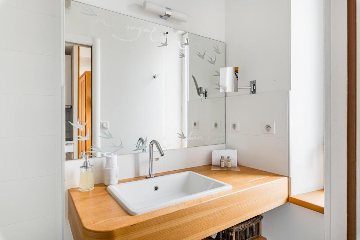 Salle de bains dans l'établissement Villa Elisa M