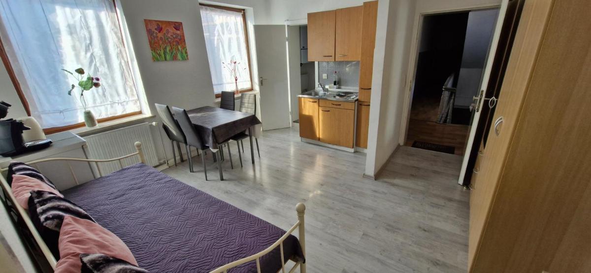 Central Apartment Krefeld - Housity