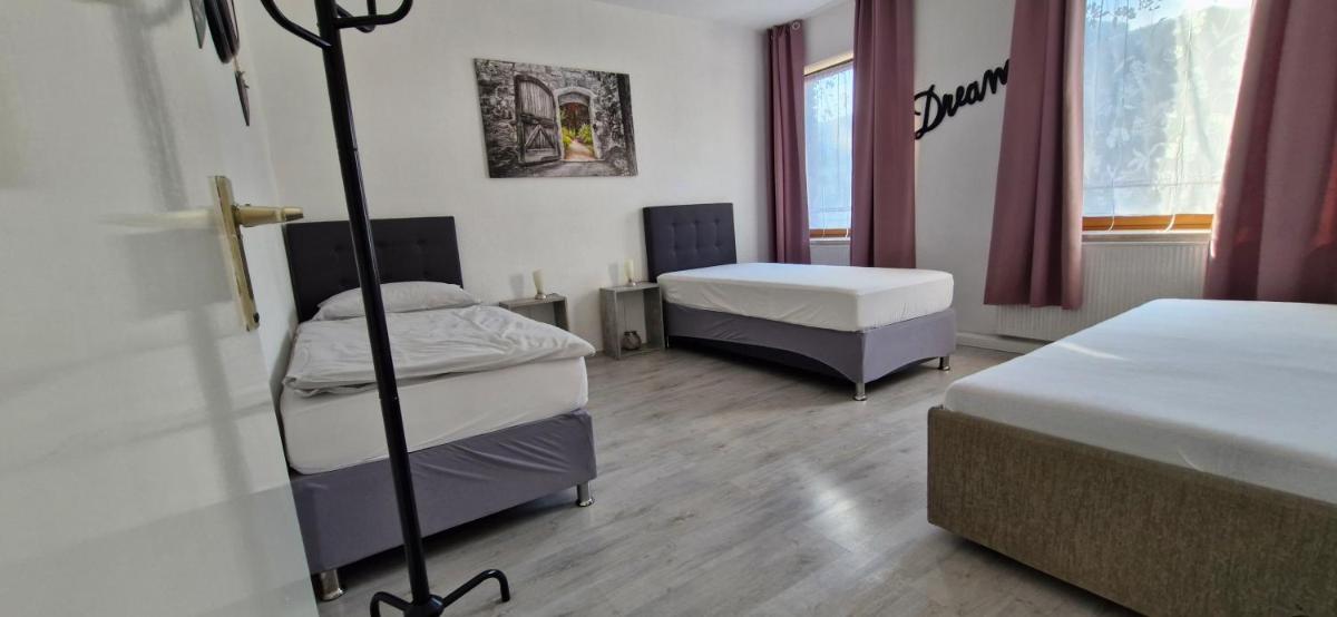 Central Apartment Krefeld - Housity