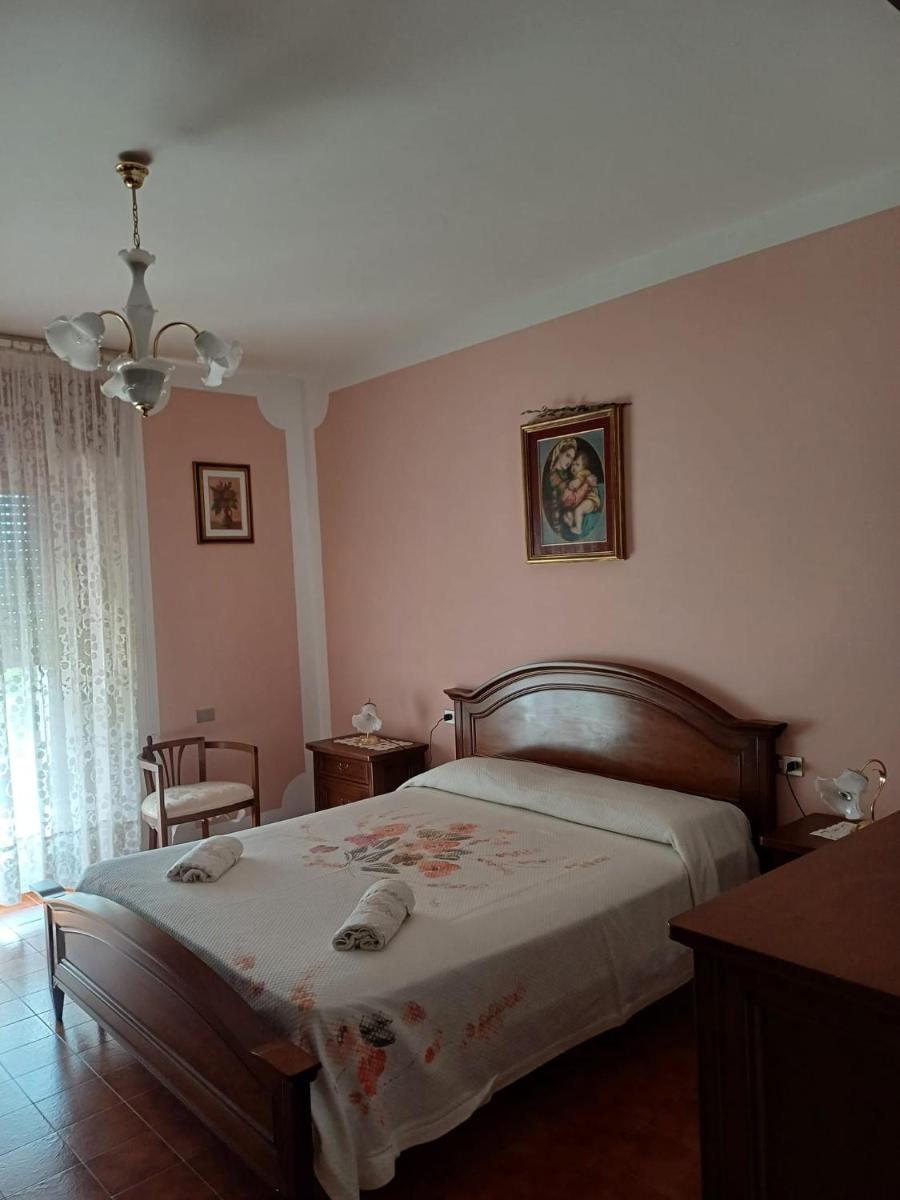 Tuscan Hillside Haven - Housity