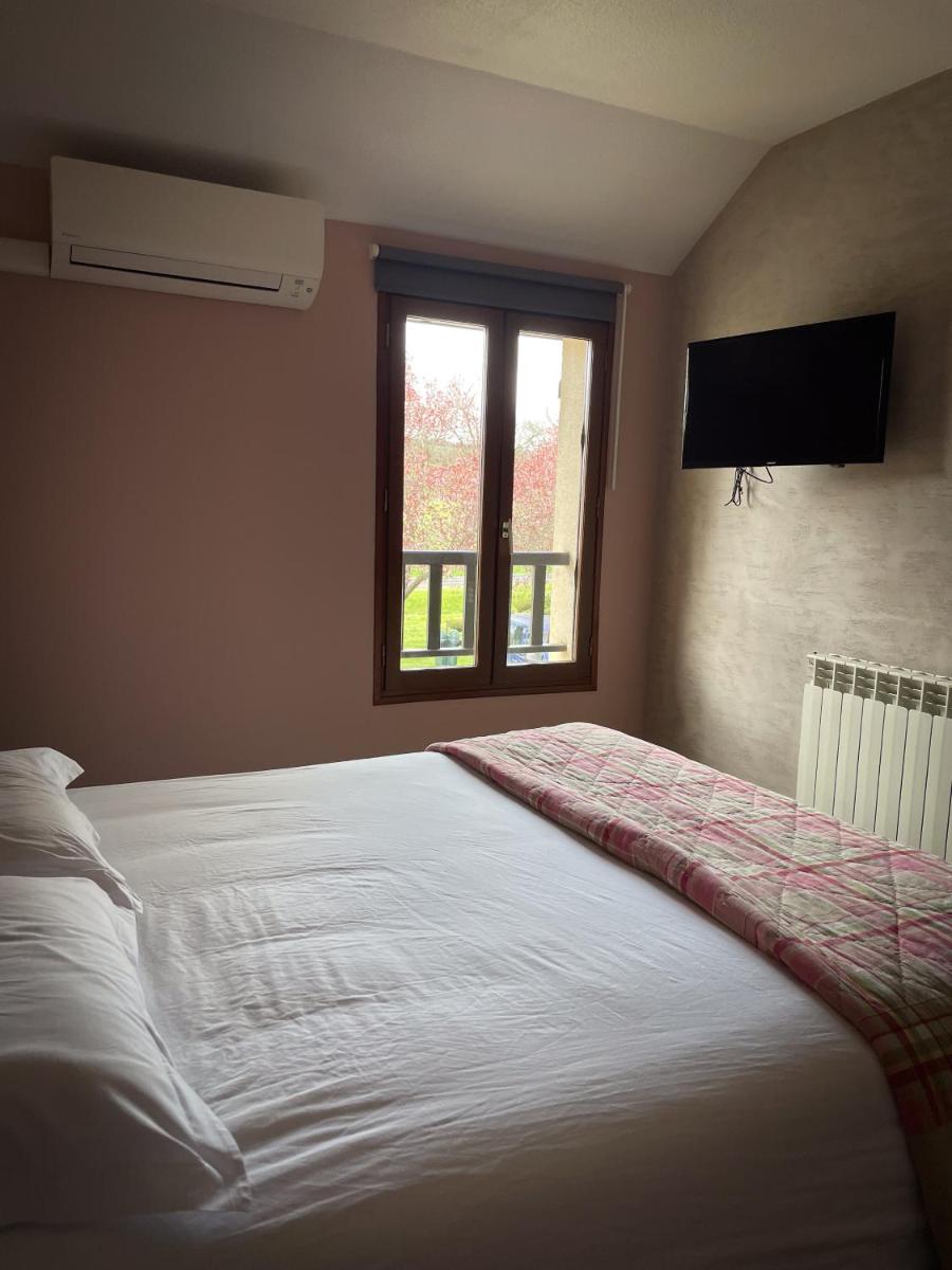 Un ou plusieurs lits dans un hébergement de l'établissement Maison Legate "Hôtel Le Baudiere & Spa"