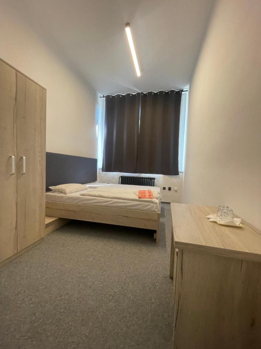 Hotel Stadion Hradec Králové - Housity