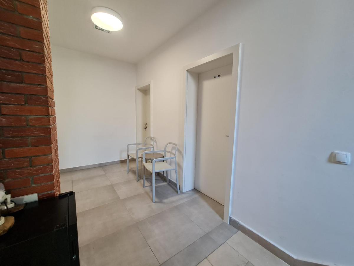 SUBTUB Hostel Makarska - Housity