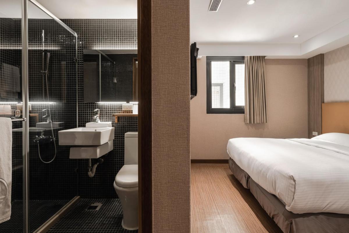 The Riverside Hotel International - Housity