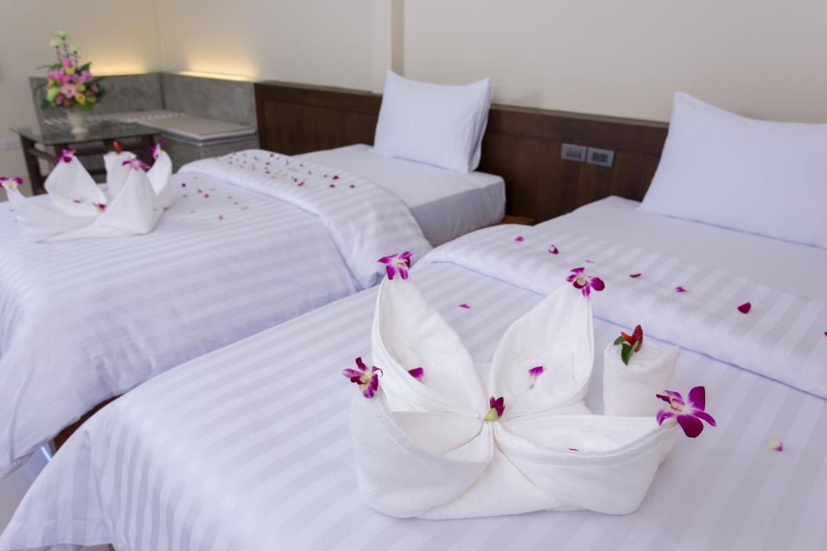 Suksompong Resort - Housity