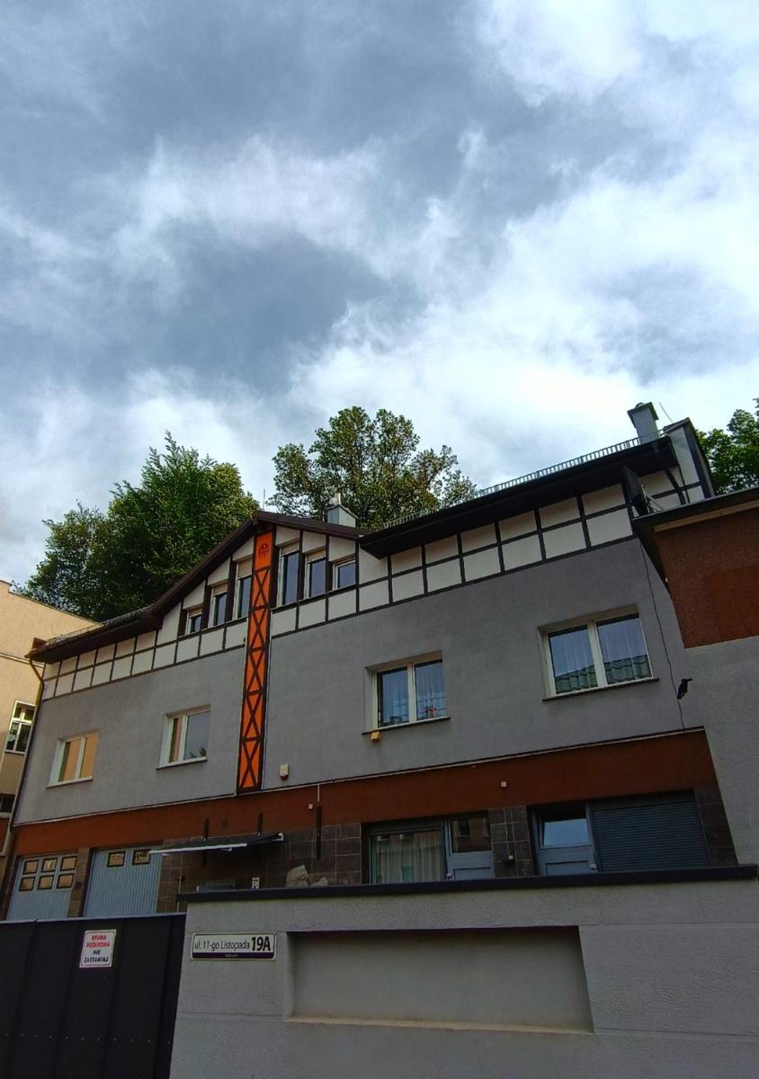 Noclegi "Poza Szlakiem" - Housity