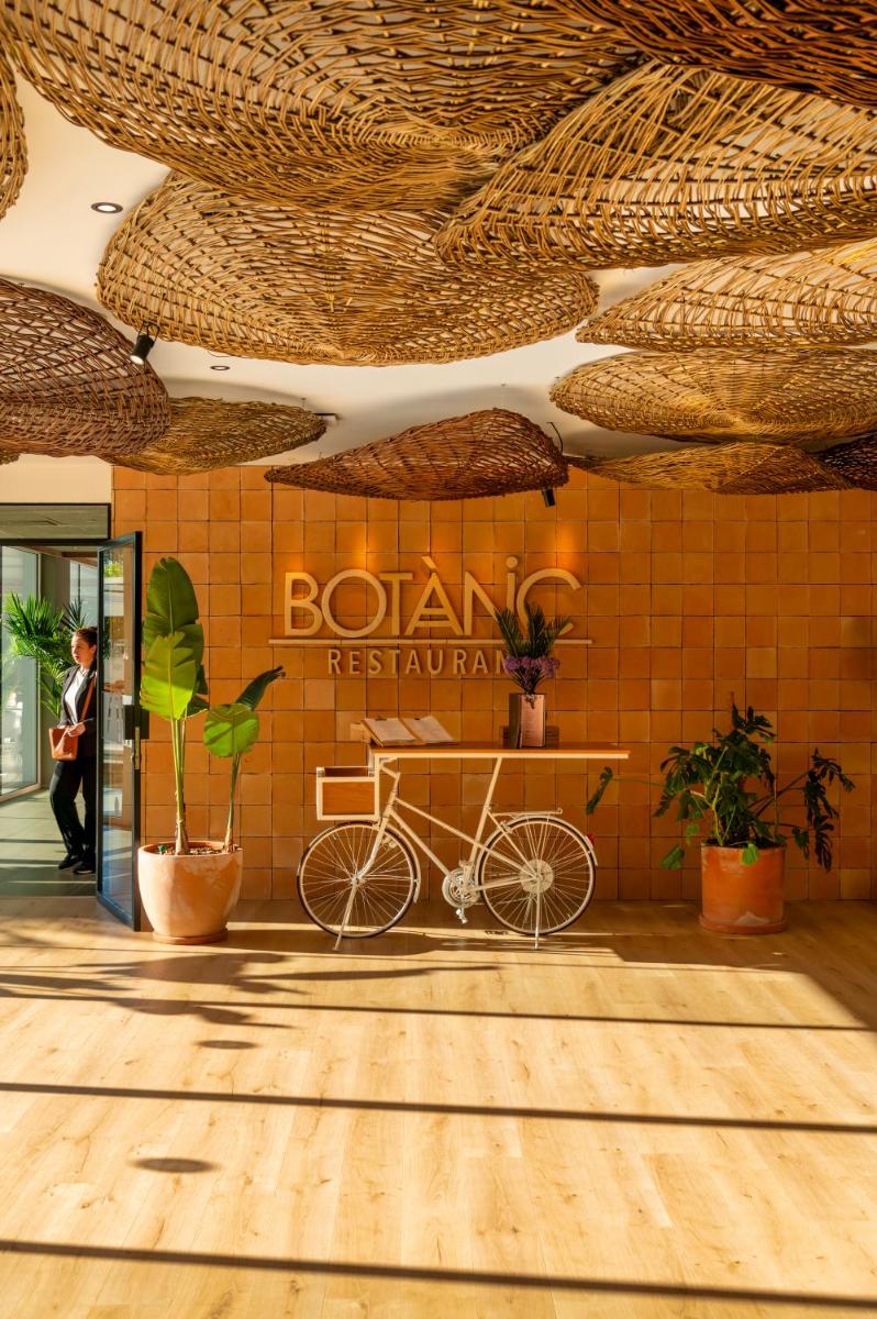 Montar en bicicleta en Atzavara Hotel & Spa o alrededores