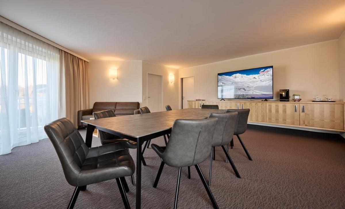 Momentum Hotel - Housity