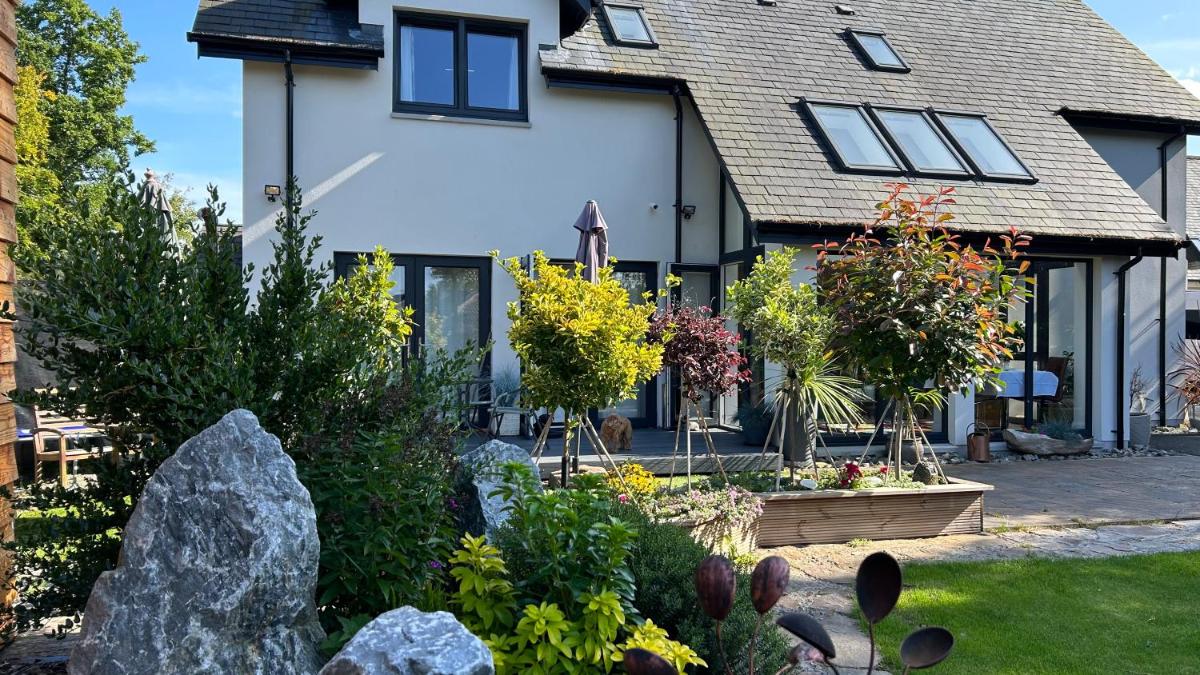 Pinewood Cottage Apartment & B&B Inverness - Housity