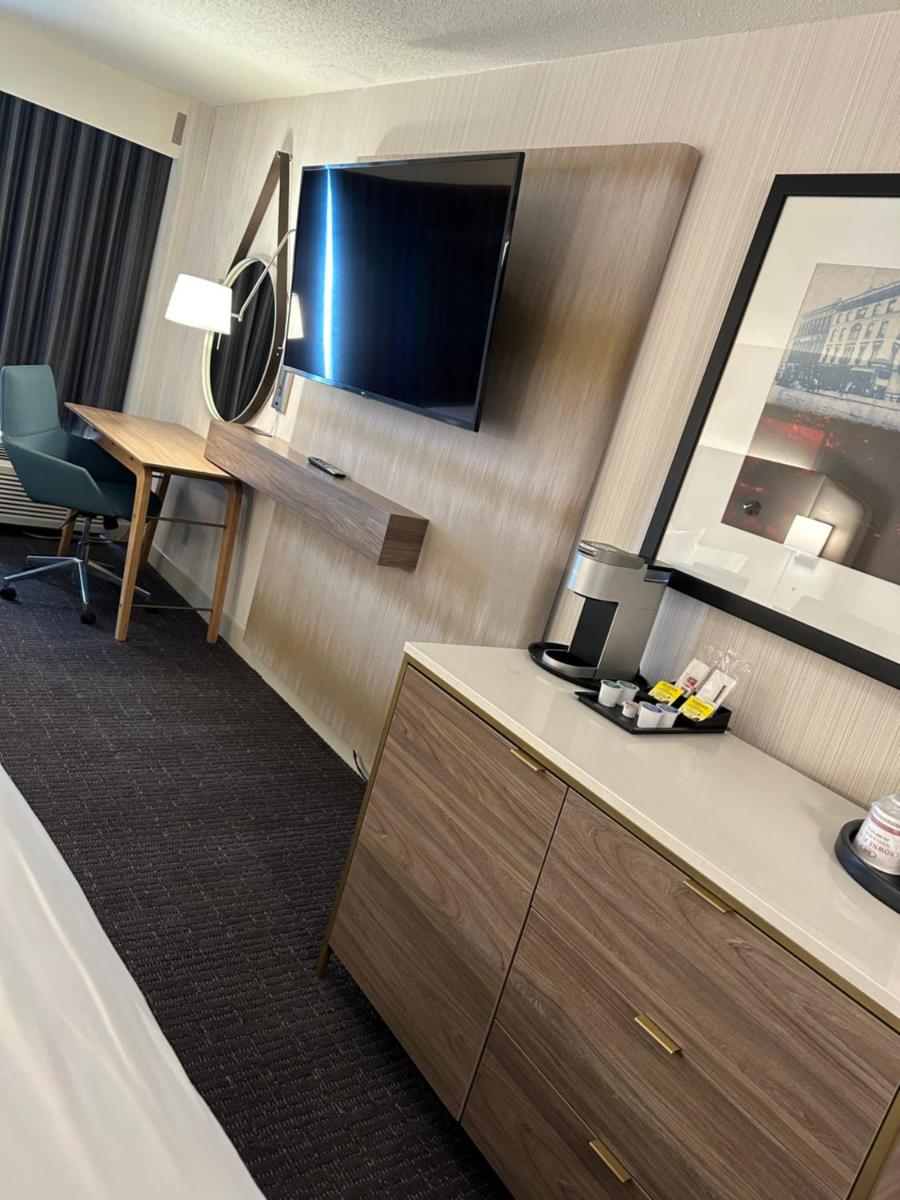 Crowne Plaza Kansas City Downtown by IHG - Housity