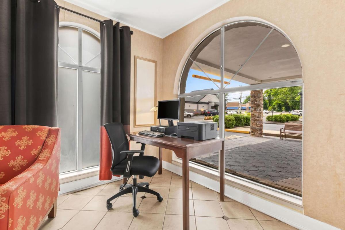 Best Western Hazlet Inn - Housity