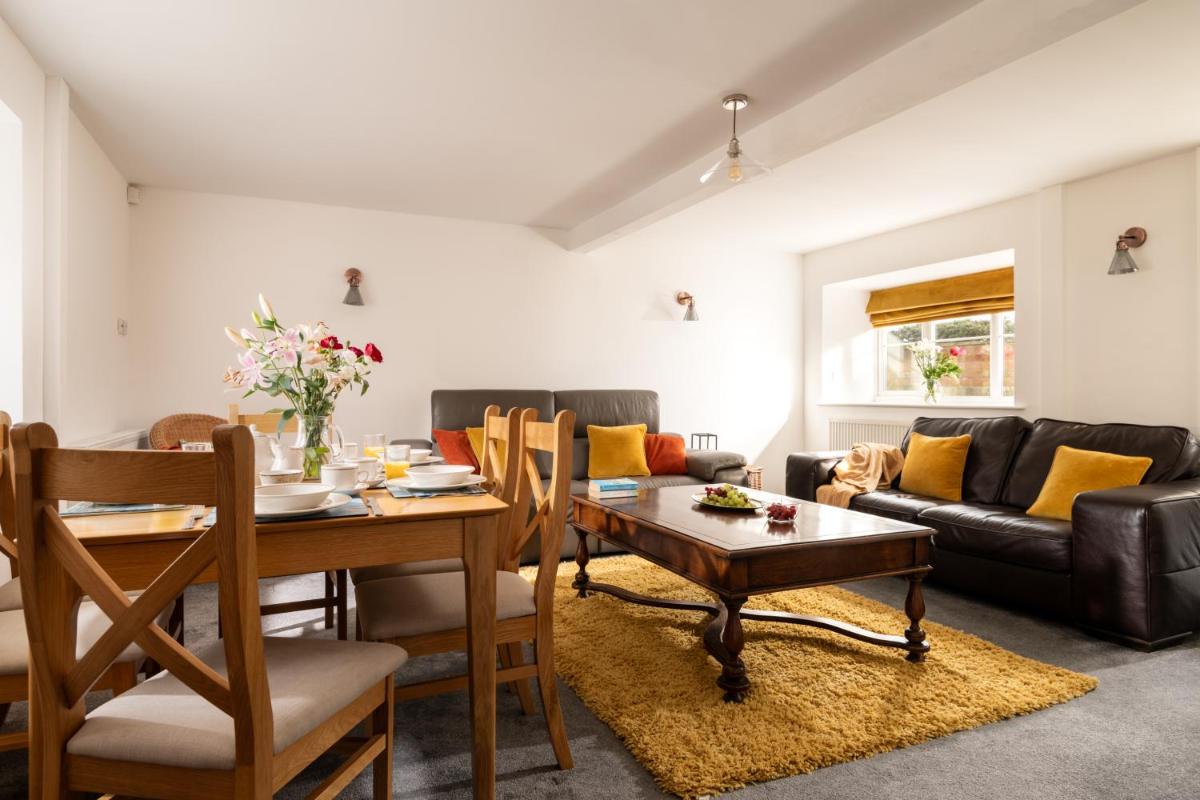 Low Barn - Housity