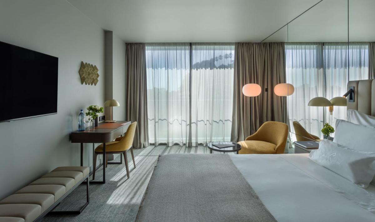 Uma cama ou camas num quarto em Altis Porto Hotel