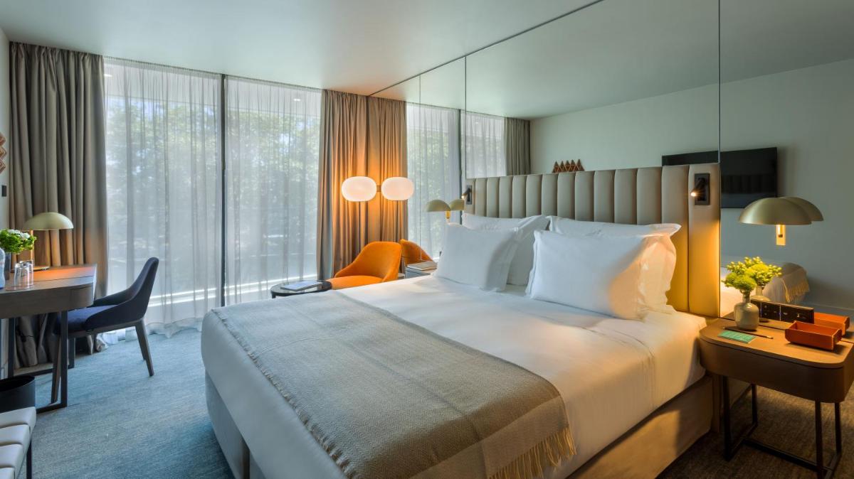 Uma cama ou camas num quarto em Altis Porto Hotel