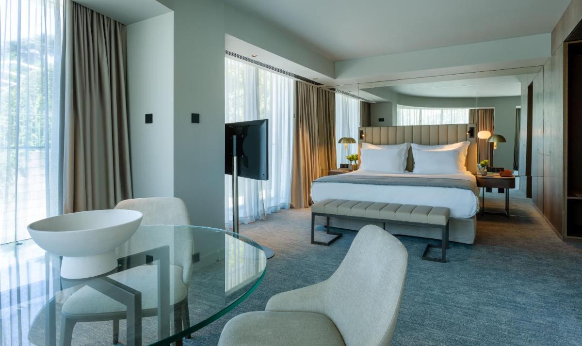 Uma cama ou camas num quarto em Altis Porto Hotel