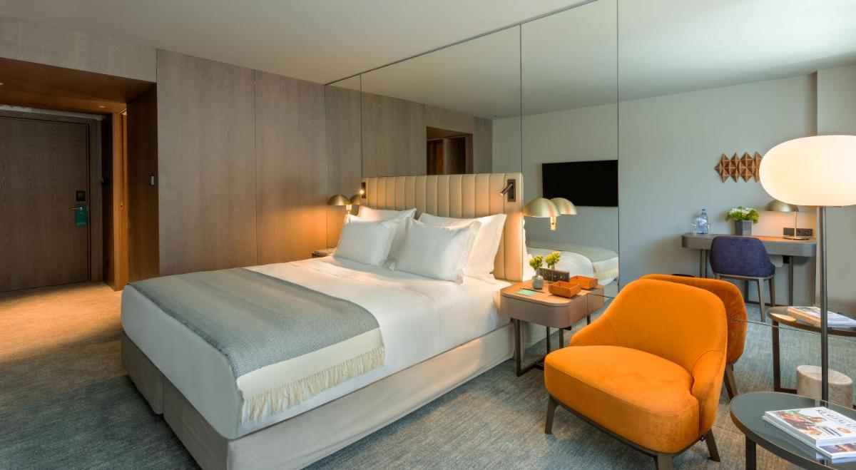 Uma cama ou camas num quarto em Altis Porto Hotel