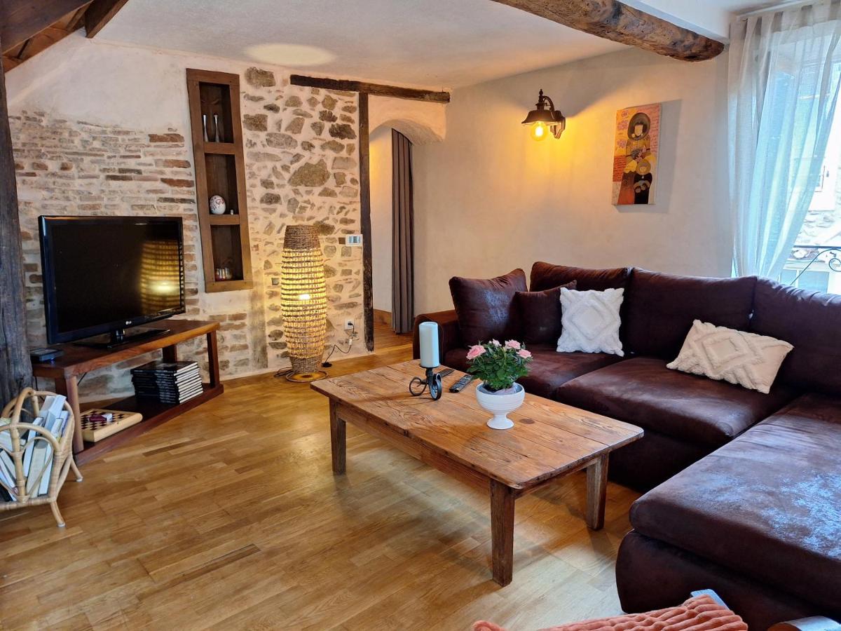 Maison de village médiéval surplombant les méandres de la loire - Housity